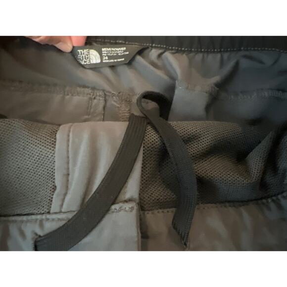 The North Face Men’s Paramount Active Short Gray Size 34 Lightweight Elastic - Picture 9 of 9